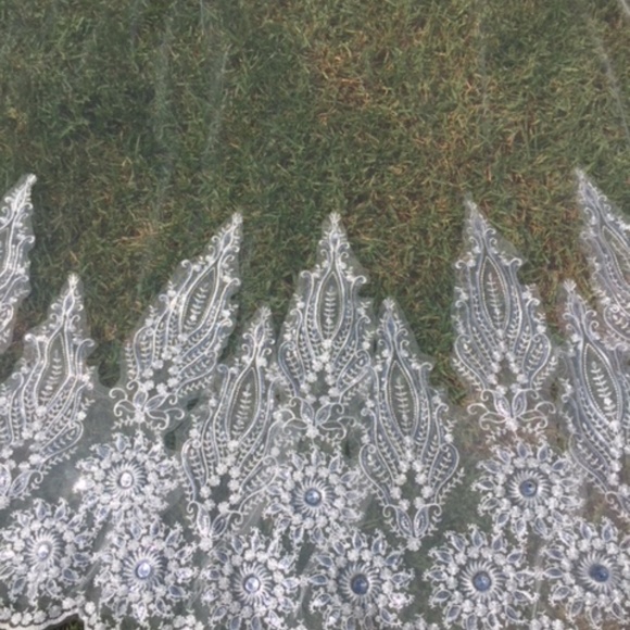 White Lace Trimmed Cathedral Veil no Comb - Picture 2 of 6